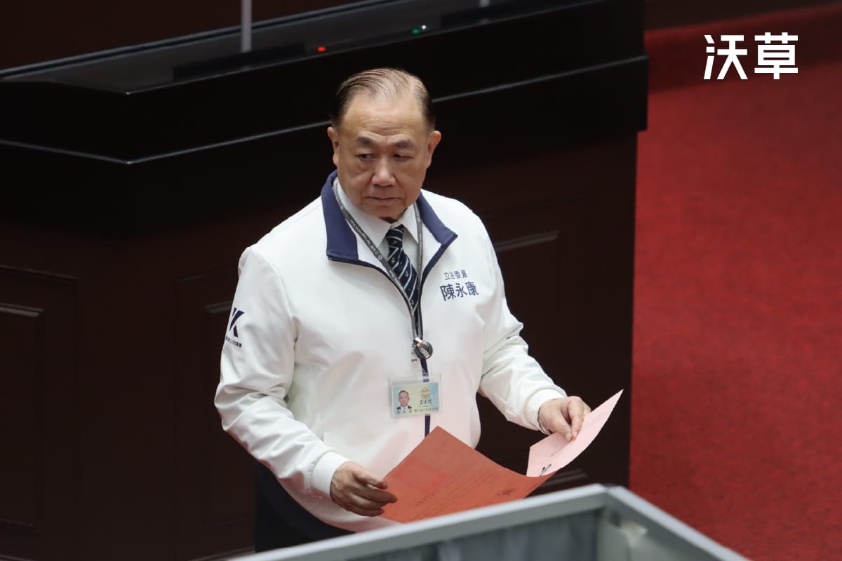 民進黨年改替 9 成年輕軍人加退休金　國民黨卻修法照顧高薪退將？'s story cover image