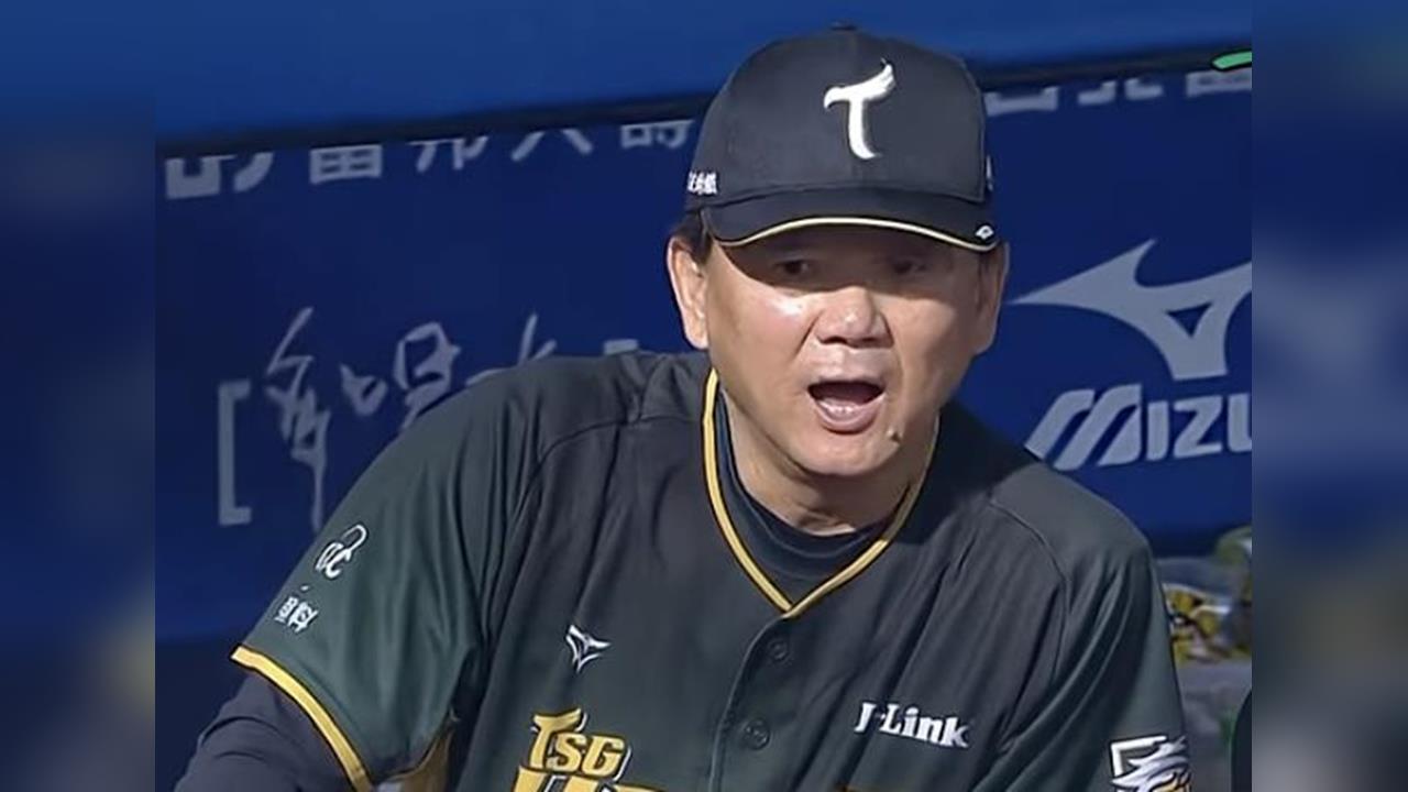 「洪總」洪一中又炸了！怒噴主審「是勒衝蝦毀！」爆氣過程轉播全都錄's story cover image