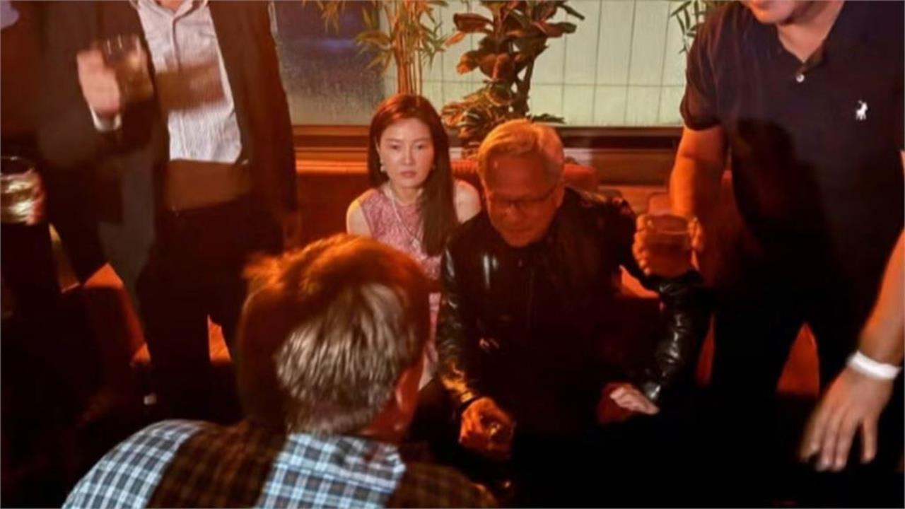 黃仁勳身旁藏「美女間諜」助中國避晶片禁令？本人親回應