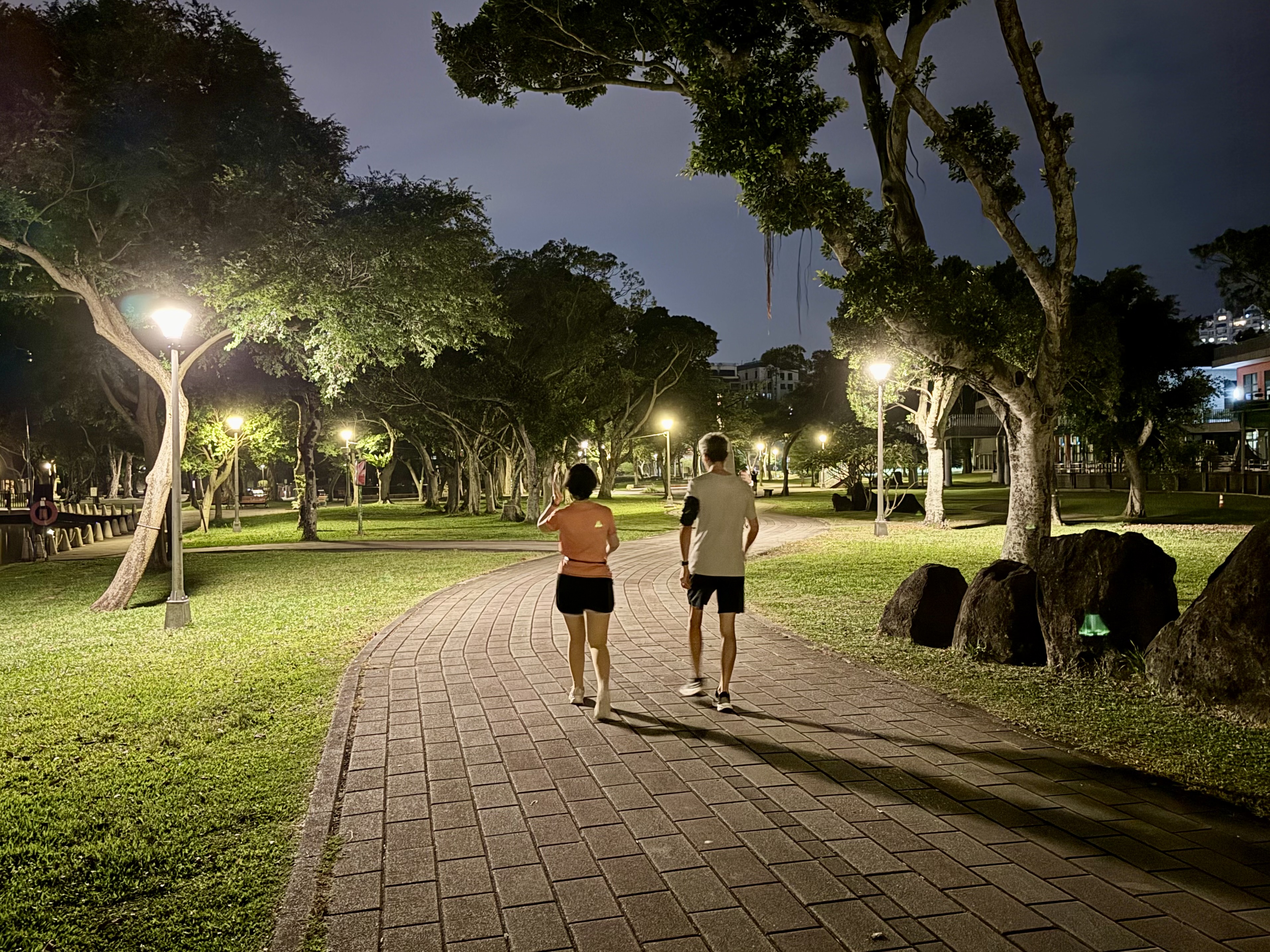 當夏夜晚風消失、「熱帶夜」成常態 學者來談為什麼要重視夜間高溫？'s story cover image