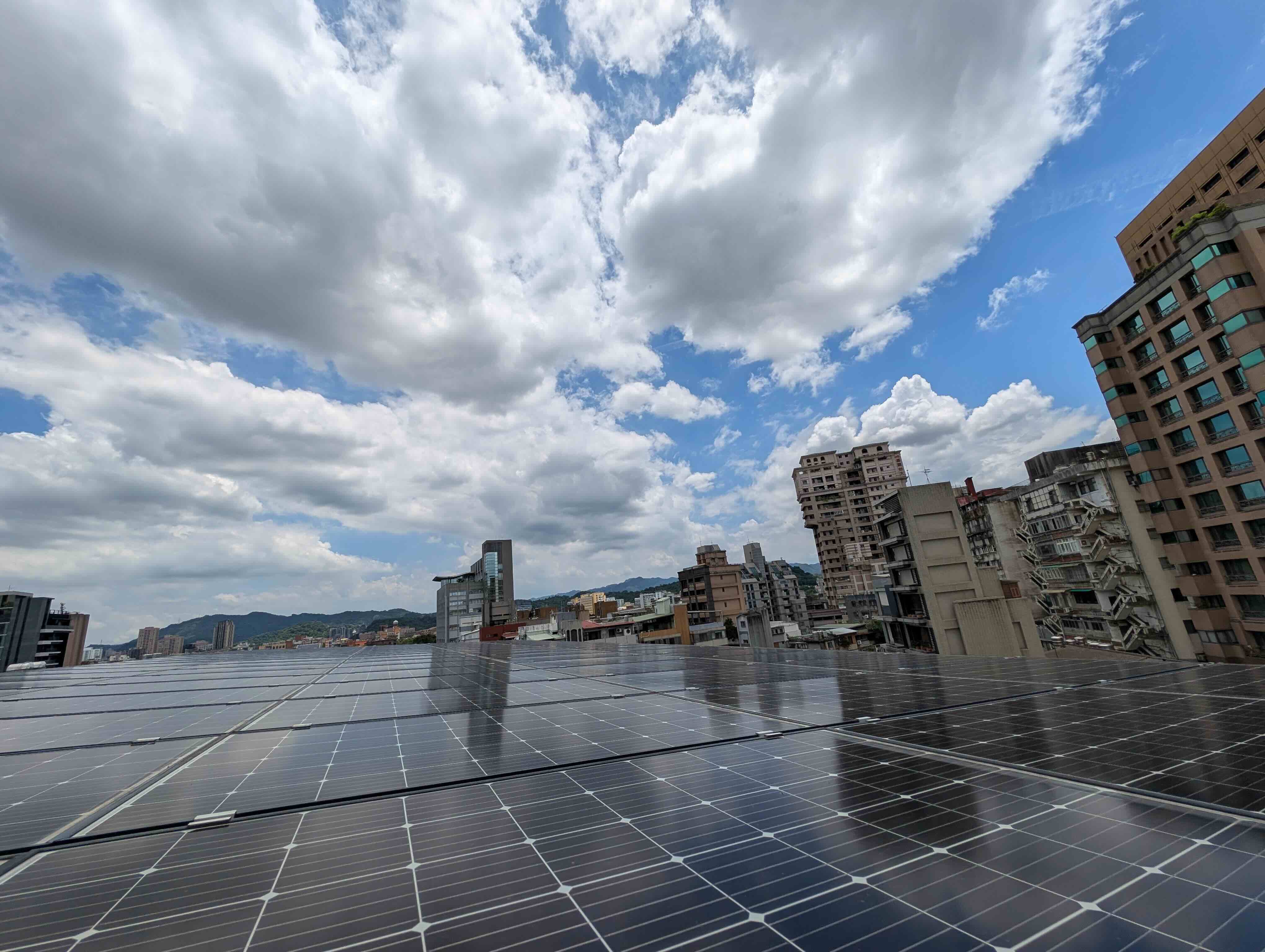 建物光電義務化上路前突轉彎 排除新建住宅 民團：綠電潛力恐減六成