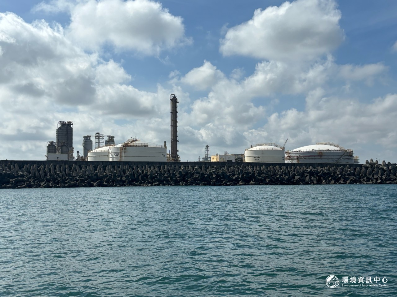 環團海上踏查台中港 填海造陸多案齊發 白海豚棲地危機一次看's story cover image