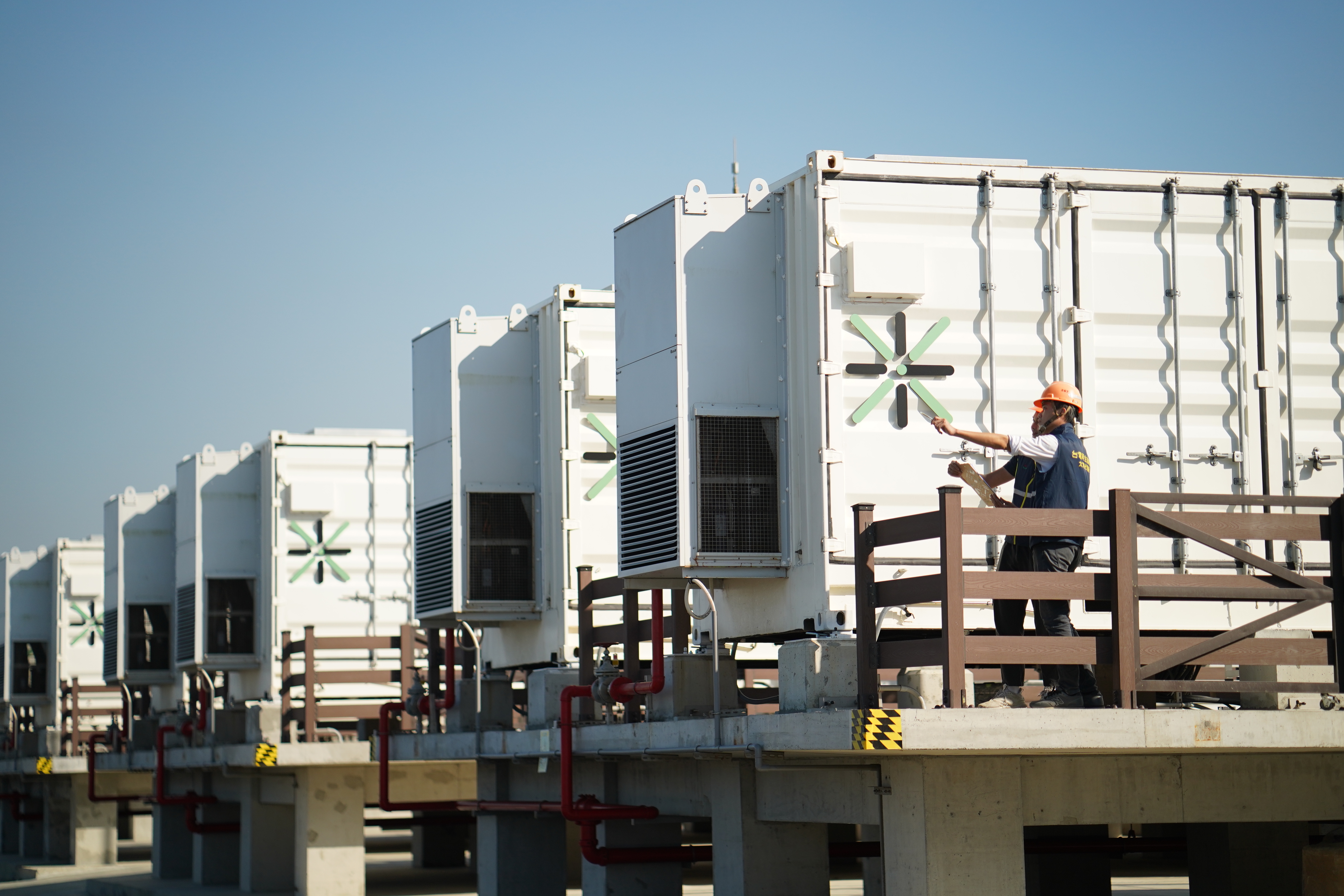 《能管法》修法要求用電大戶設儲能 經部：以5MW為討論基礎、約700家業者's story cover image
