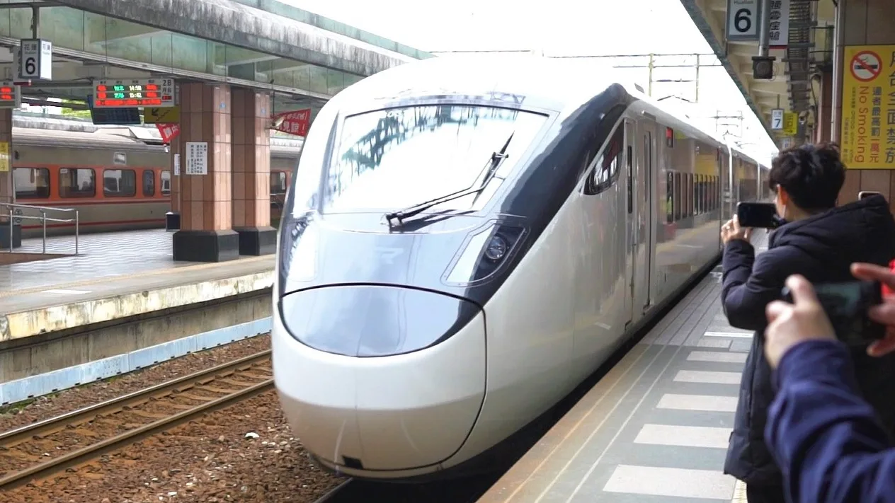 台鐵春節加開271班列車　13日0時開賣's story cover image