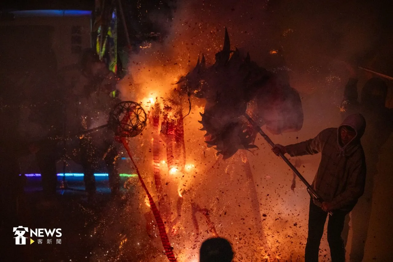 萬串鞭炮慶元宵！「苗栗火旁龍之夜」228登場　's story cover image