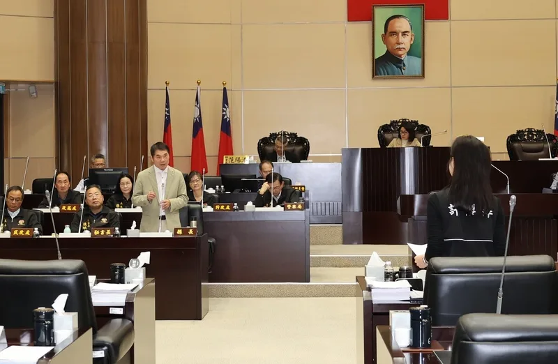 苗縣學生免費營養午餐　鍾東錦允納入校長、班導師's story cover image