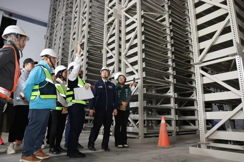 就職7週年視察國圖南館　黃偉哲：預定2026年完工's story cover image