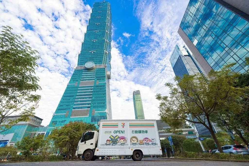 跨年人流恐破200萬　4大超商部署熱點店面拆門備戰's story cover image