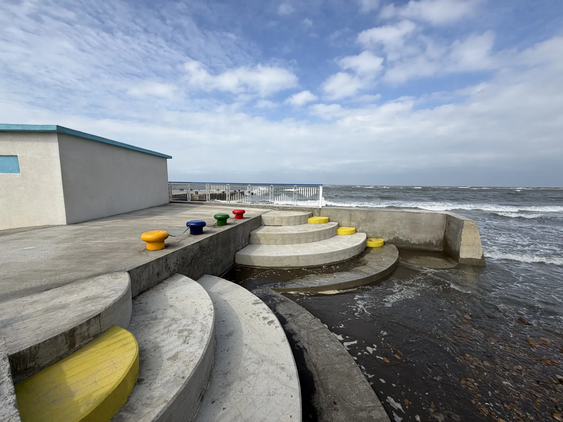 鳳坑沙灣增設淋浴區、紅豆餅親水階梯　完工啟用's story cover image