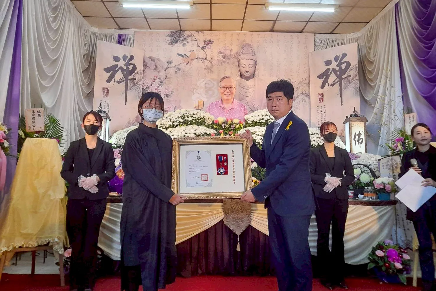 創辦客家夏令營、爭取機捷客語播音　張義品辭世客委會頒旌揚狀's story cover image