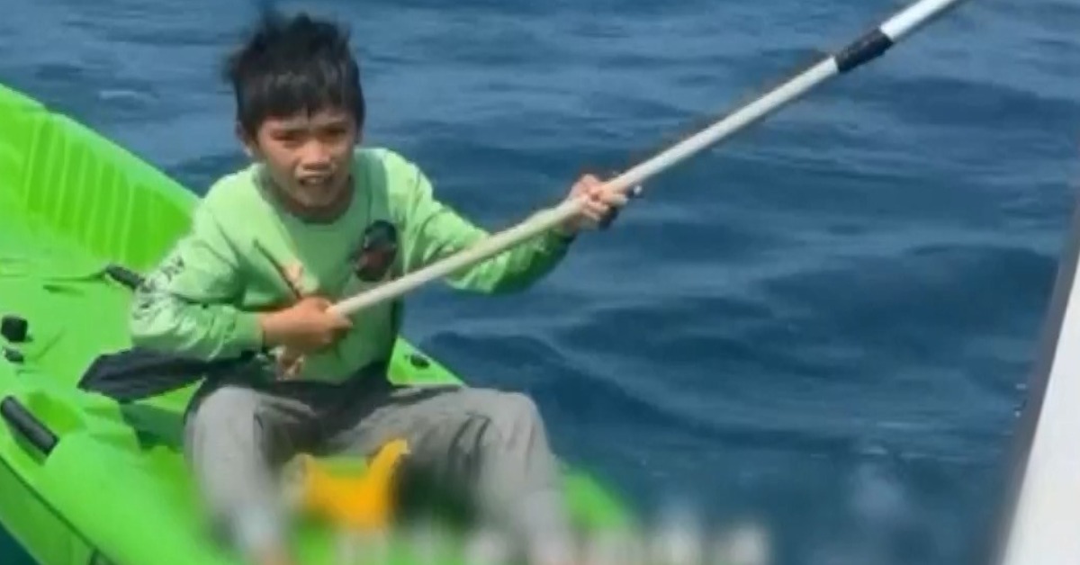 出海釣魚竟撿到小孩 海南男童漂流1天1夜獲救's story cover image