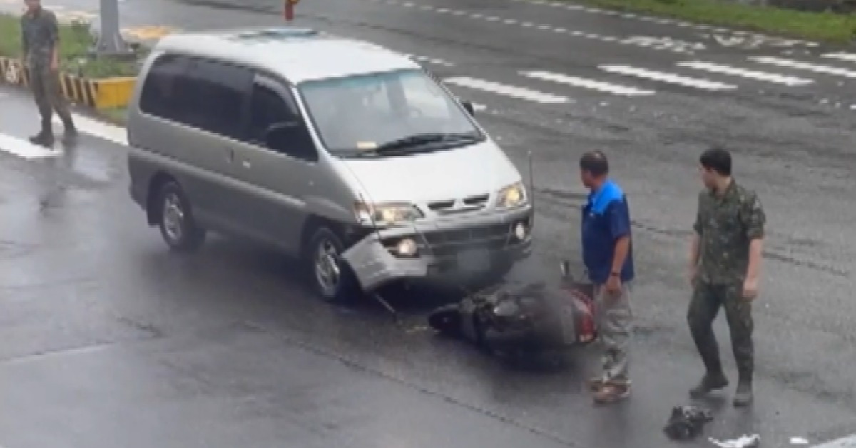 拜託別報警！騎士鬼切遭廂型車撞 負傷急閃人's story cover image