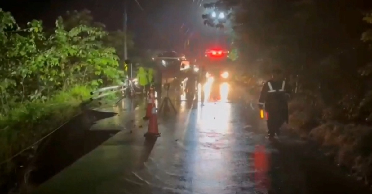 五口墜谷！父跪地喊「小孩在車裡」 三度求救衝谷底後失聯's OG Image