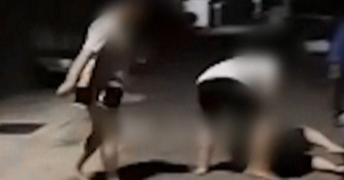 目無法紀！直播遭干擾 直播主率眾痛毆狠踹男子's story cover image