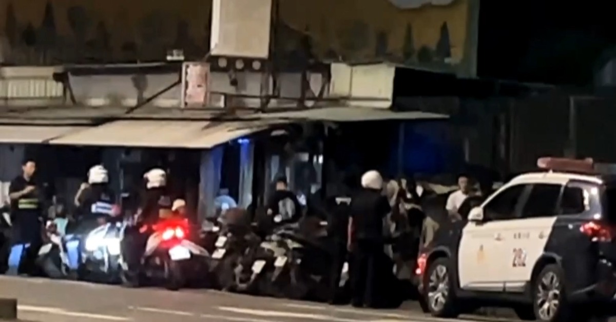 獨家／疑前後任男友談判爆口角 女見警喊：沒事！都自己人's story cover image