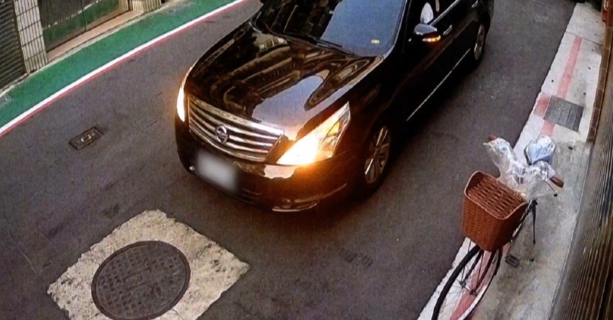獨家／違停300罰單變並排停車2400 駕駛愣：腳踏車也算？'s story cover image