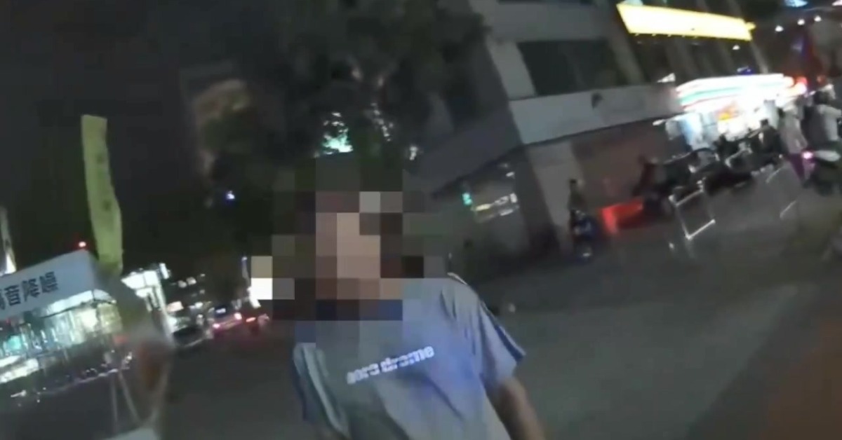 新莊醉漢穿梭車陣胡言亂語！怕危及補習班學童 遭上銬保護管束's story cover image