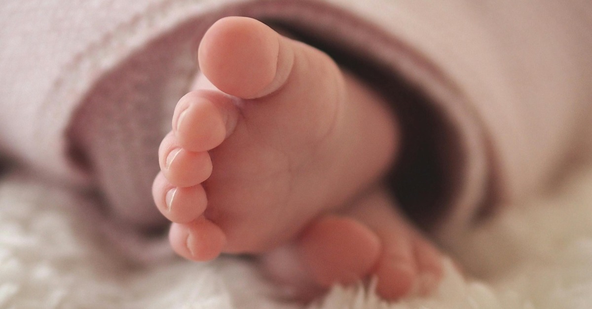 2月大女嬰遭爸媽「折斷脊椎」慘死 警：難以想像的虐待's story cover image