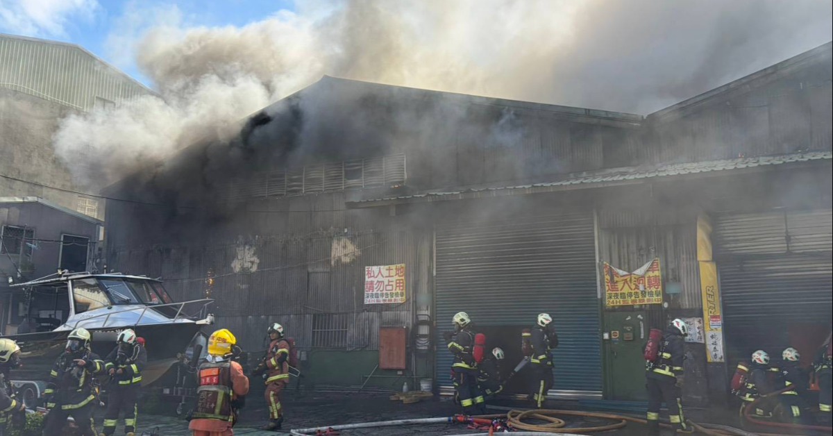 快訊／樹林鐵皮工廠大火！火舌濃煙竄天 隔壁柑園國小急疏散's story cover image