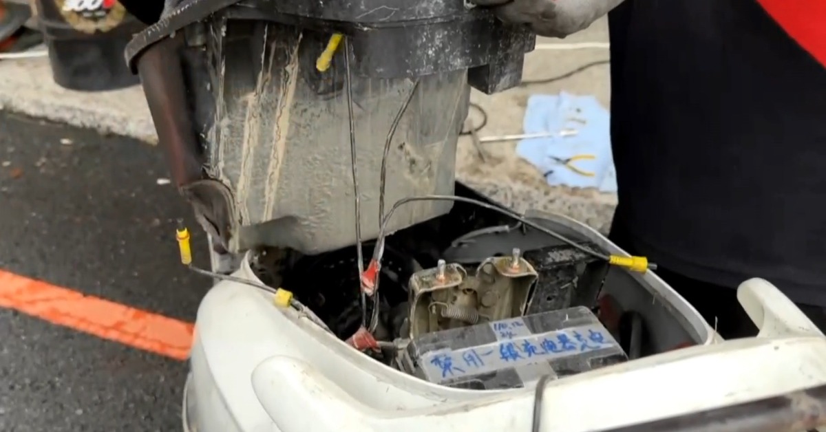 獨家／「機車超人」進駐蘇澳！備滿材料免費修泡水車's story cover image