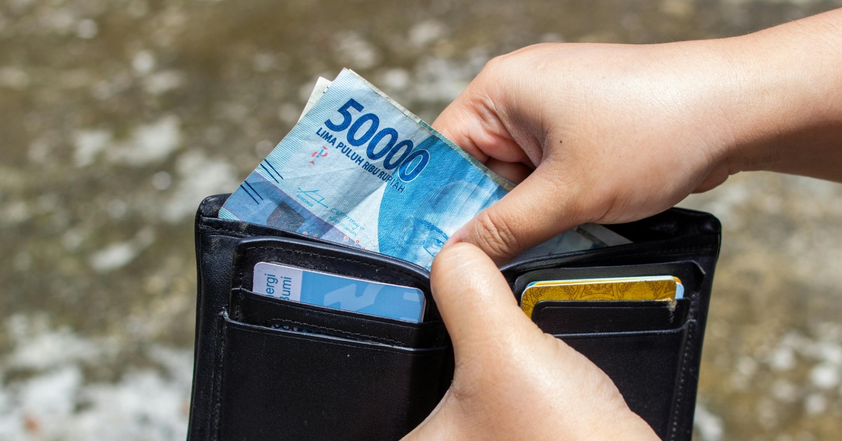 獨家／峇厘島換匯陷阱！台旅客數錢遭「神偷手法」夾走現鈔's story cover image