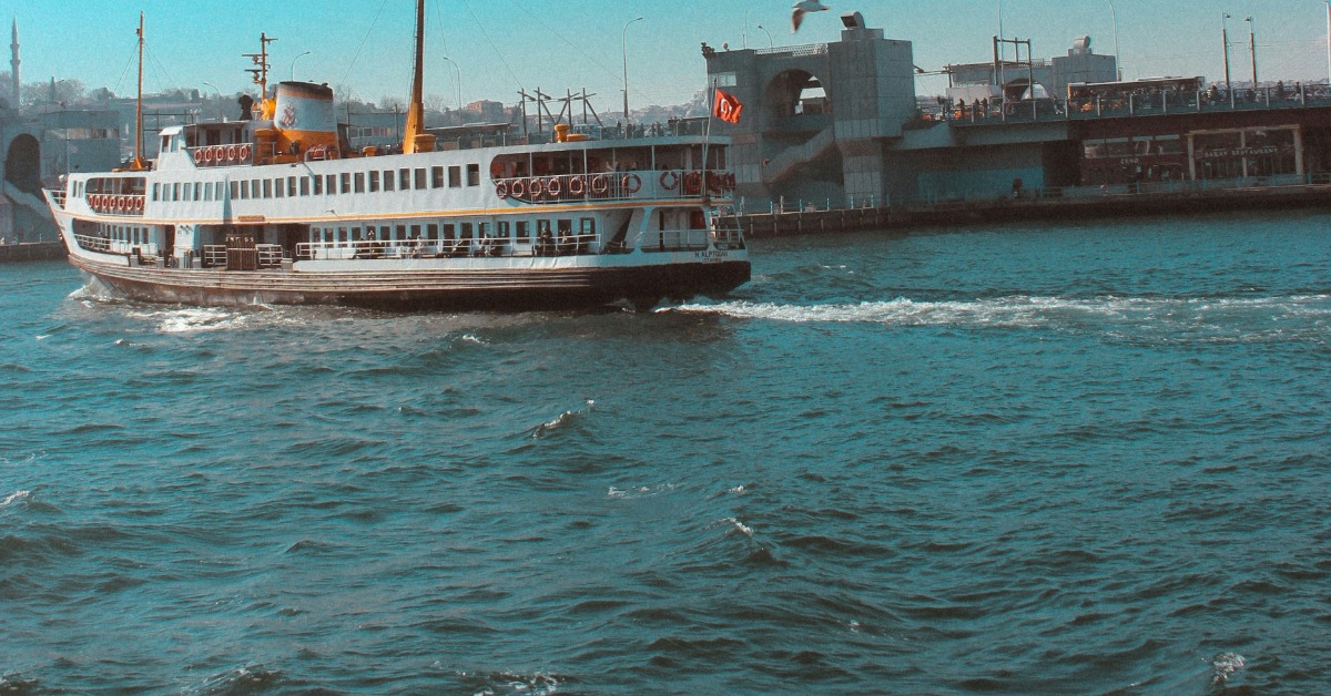 引水人摔斷腿被迫停工！休養損失1296萬元 船公司全得賠's story cover image