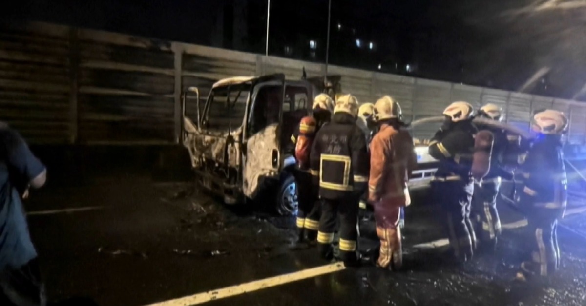 板橋台65線「深夜」爆炸聲！拖吊車「燒成大火球」's story cover image