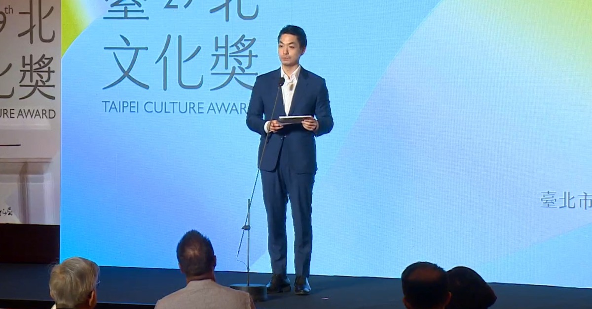 蔣萬安早上笑回「沈伯洋選北市長」下午高歌「向前走」's story cover image