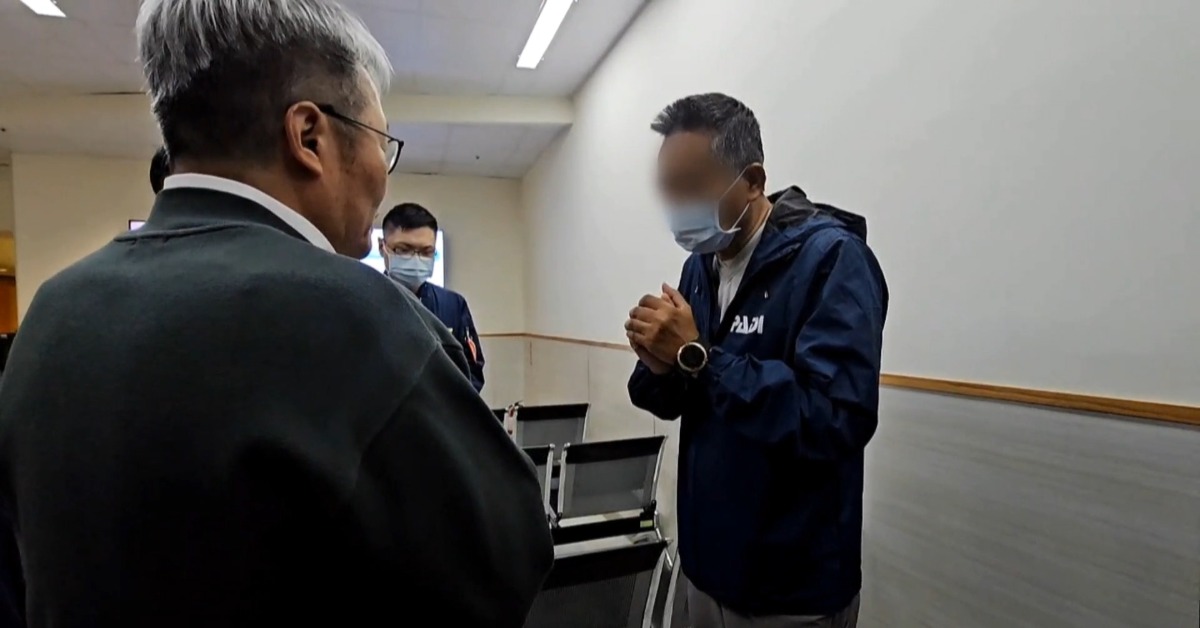 退休警父淚控「勤務分配不當」 女友緊握衣物、手錶等候's story cover image