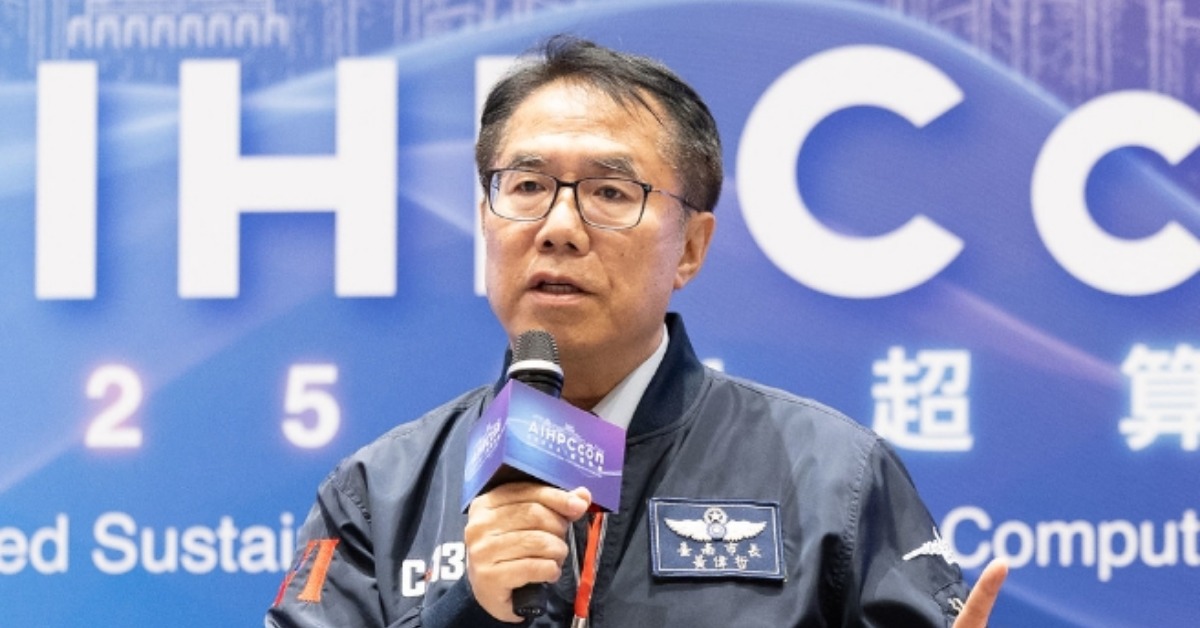 黃偉哲親自打詐 15字留言網狂讚：全糖市長的海巡之力's story cover image