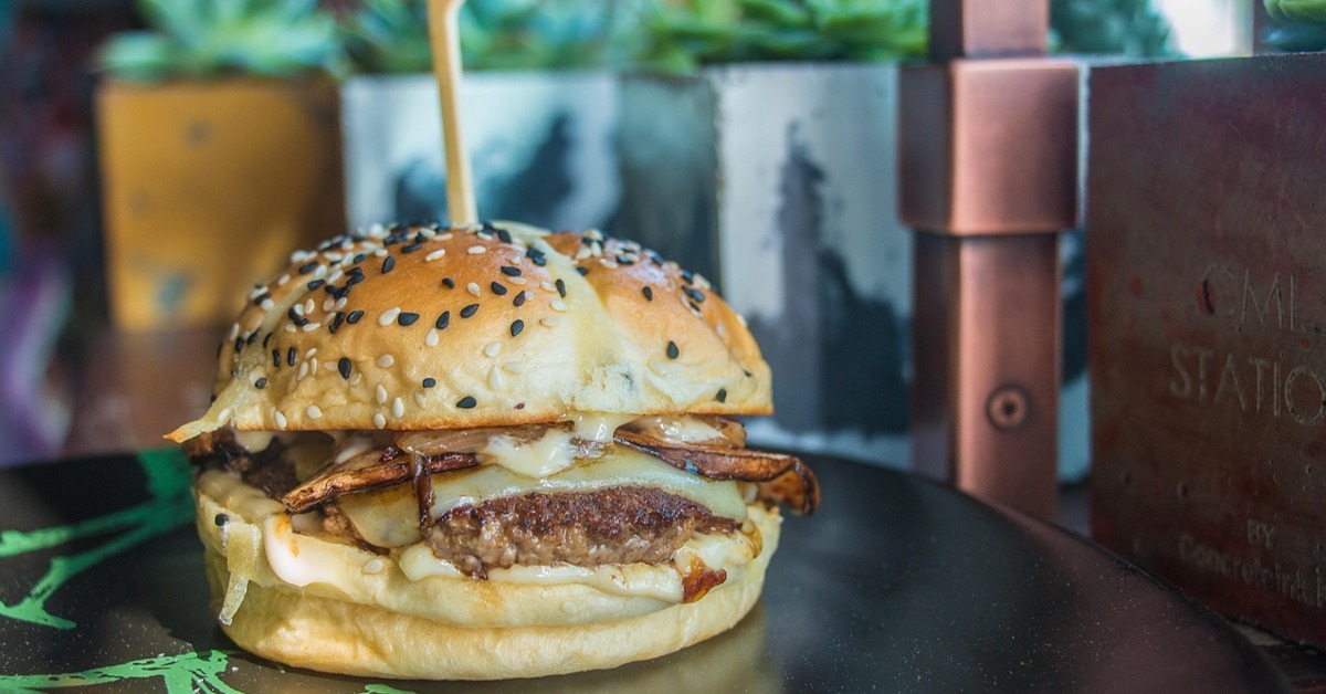 4男集體侵犯13歲少女 遭法警逮捕拘留's story cover image