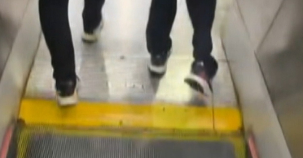 獨家／「鞋帶」捲入北捷手扶梯！後方「撞一團」險受傷's story cover image