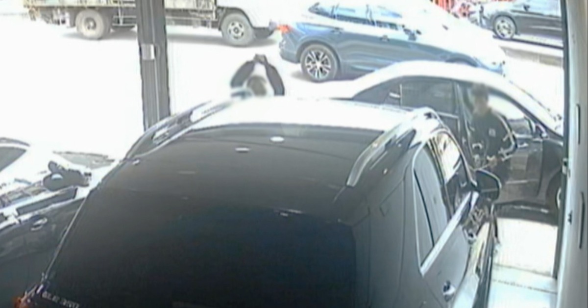 超派！兩煞持棍猛砸中古車行 女店長尖叫逃命's story cover image