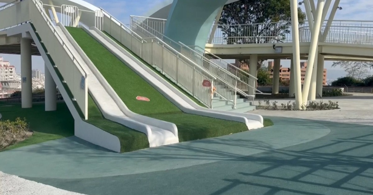 天空遊戲場女溜滑梯手骨折 控縣府卸責's story cover image