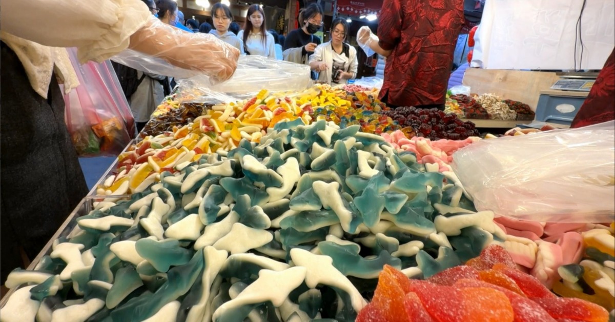 獨家／年貨大街買「散裝糖」 民眾怨：小小一包超貴's story cover image