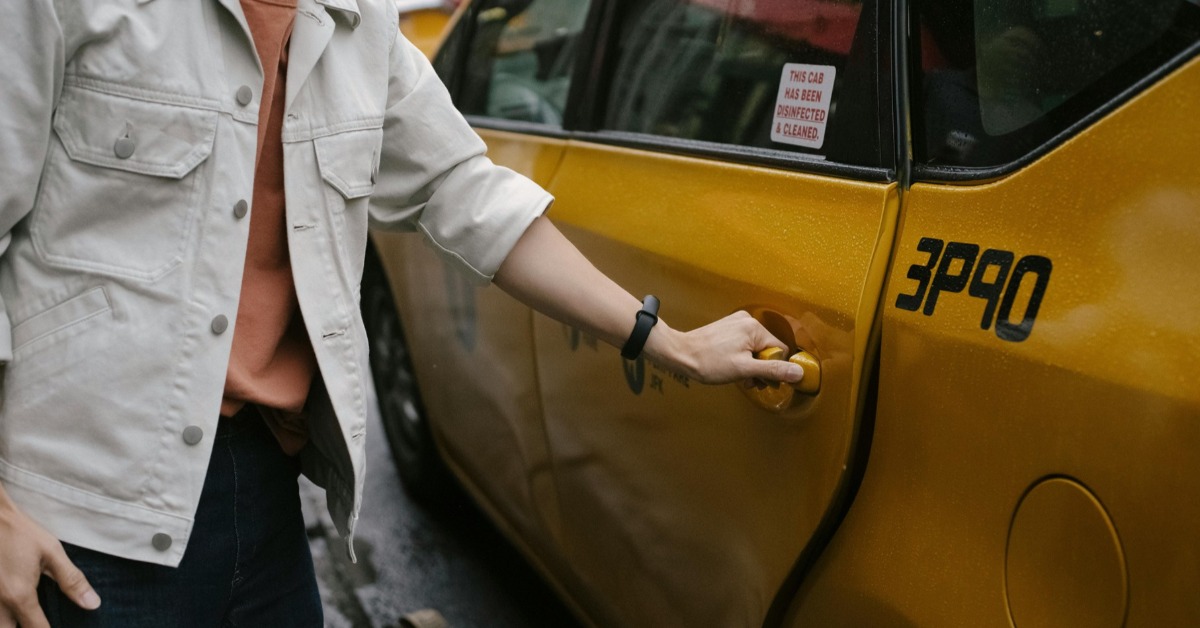 Uber司機趁女乘客酒醉「拉後座」性侵 下場曝光's story cover image