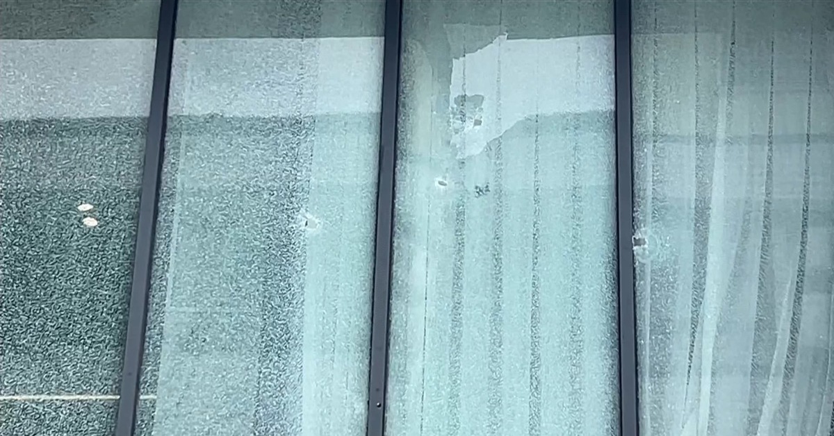 17歲男掃射茶行！玻璃遭射成篩子 槍枝來源曝光's story cover image