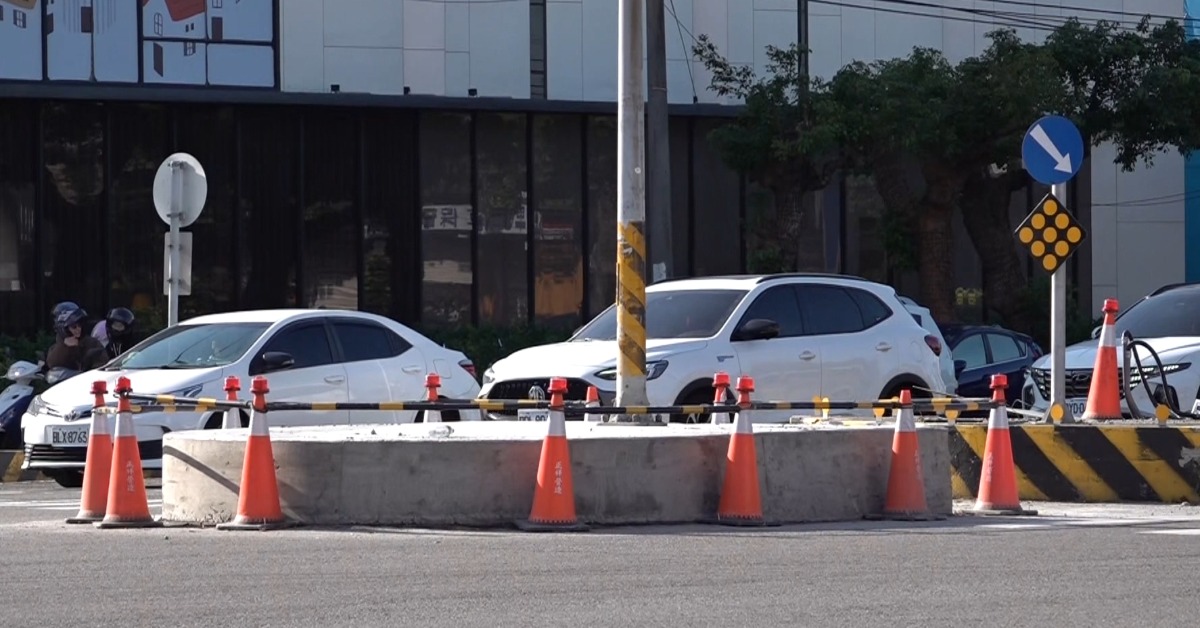 獨家／馬路中蓋「司令台」？放大版行人庇護島引議論's story cover image