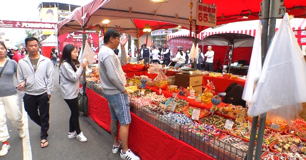 天津年貨街糖果隨手抓竟750元 網友痛批：超盤