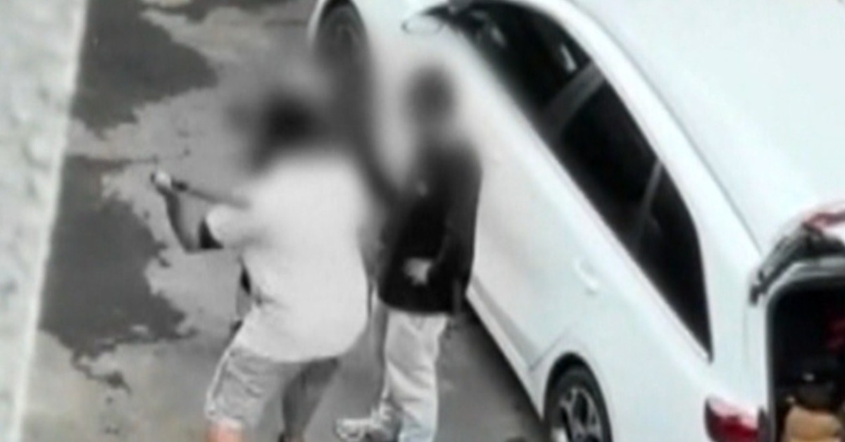 台中烏日橋下練滑步車 失控父球棒打兒倒地哭's story cover image