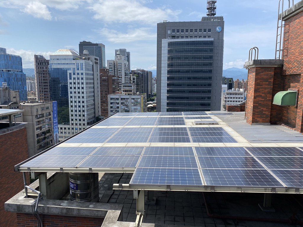 你家屋頂光電滿12年了嗎？ 經濟部估汰舊換新最具效益