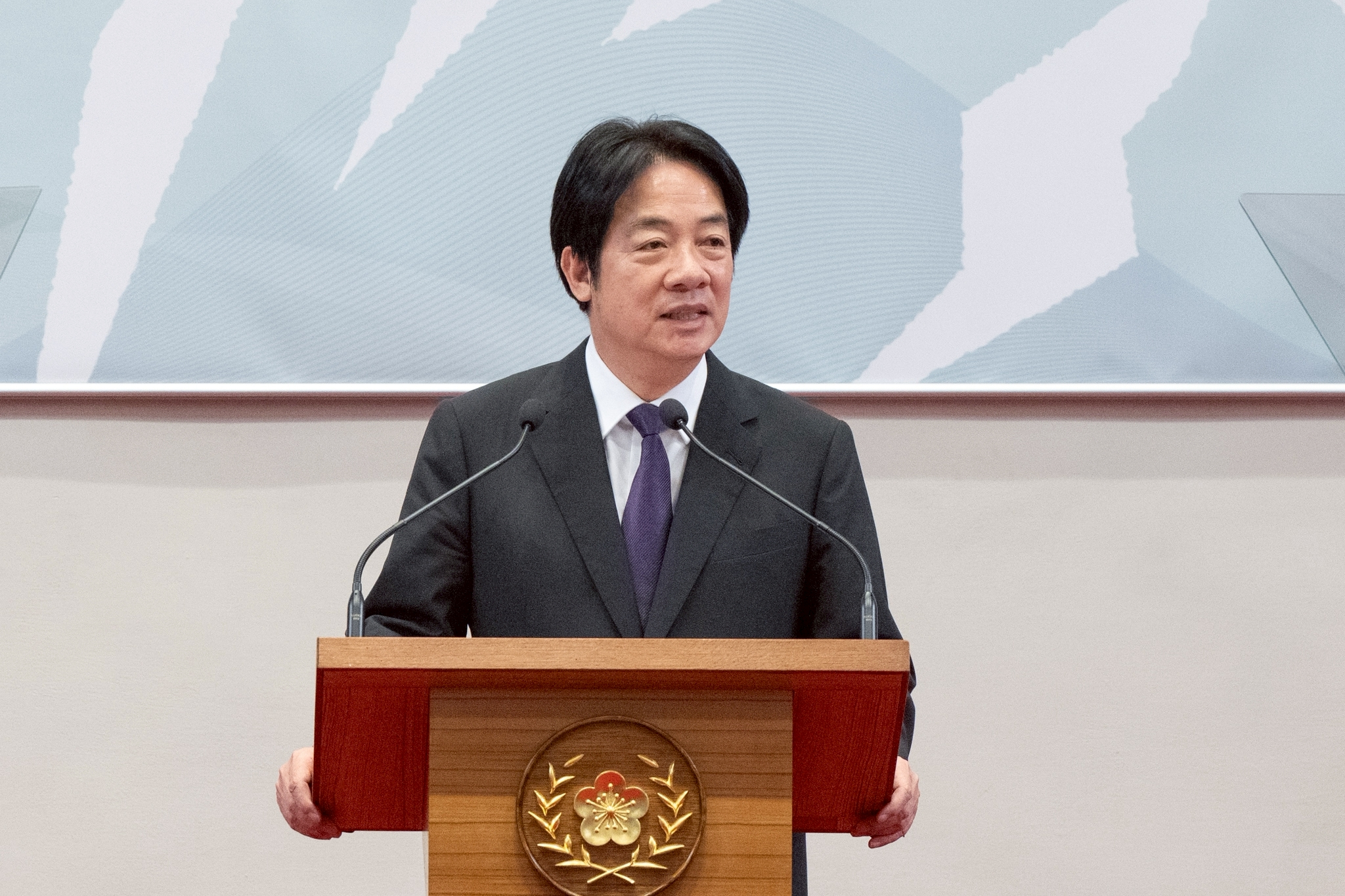 總統府討論美關稅政策影響淨零 氣候變遷委員：採購天然氣不如買電動車's story cover image