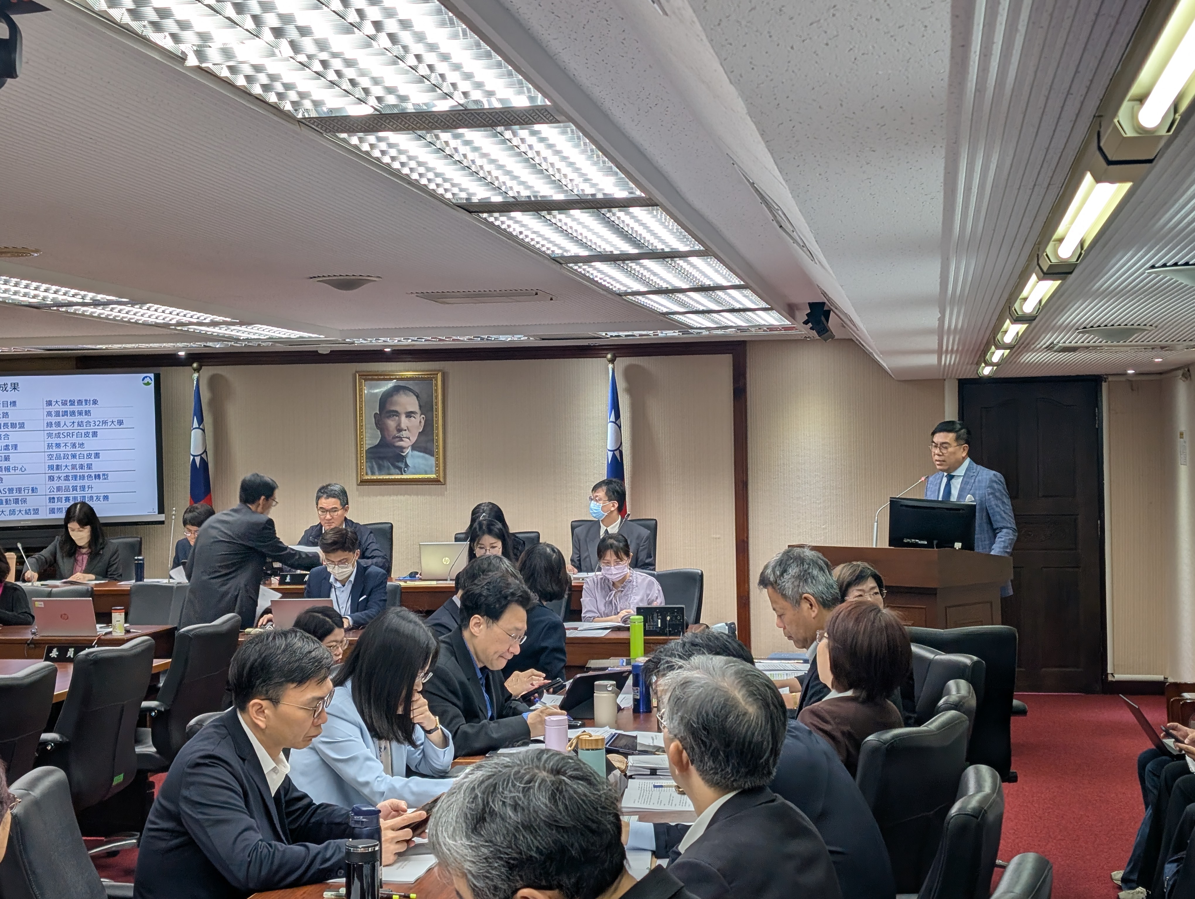 《廢清法》假扣押虛設 非法棄置善後99%全民買單？ 立委要求環境部改善