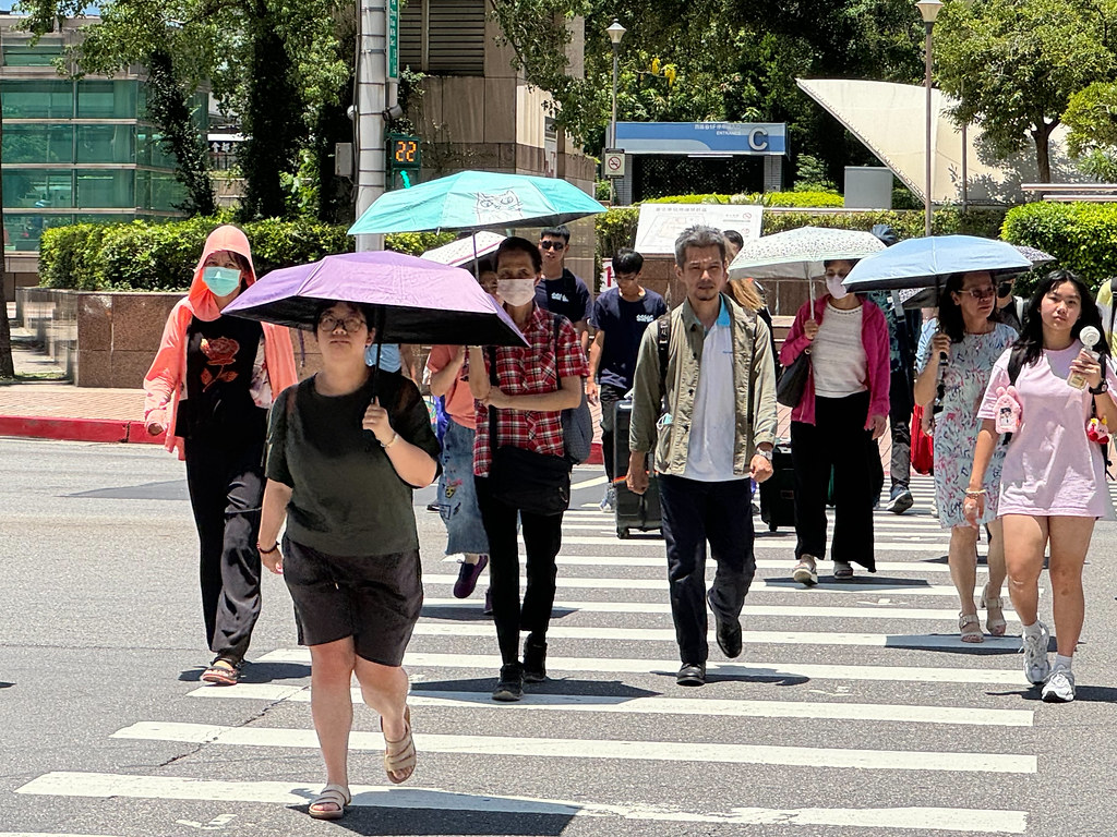 氣象署預計11月提草案 「高溫」、「熱帶低壓」納災害天氣's story cover image