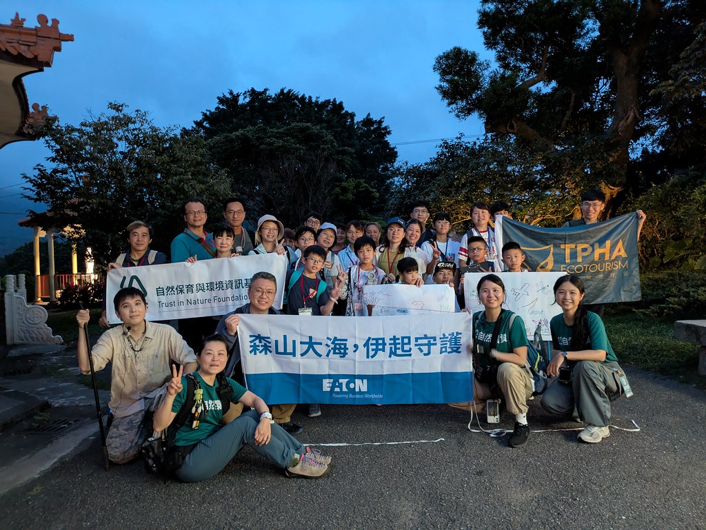 天母古道夜觀探索 在手電筒燈光下照亮環境守護的心意's story cover image