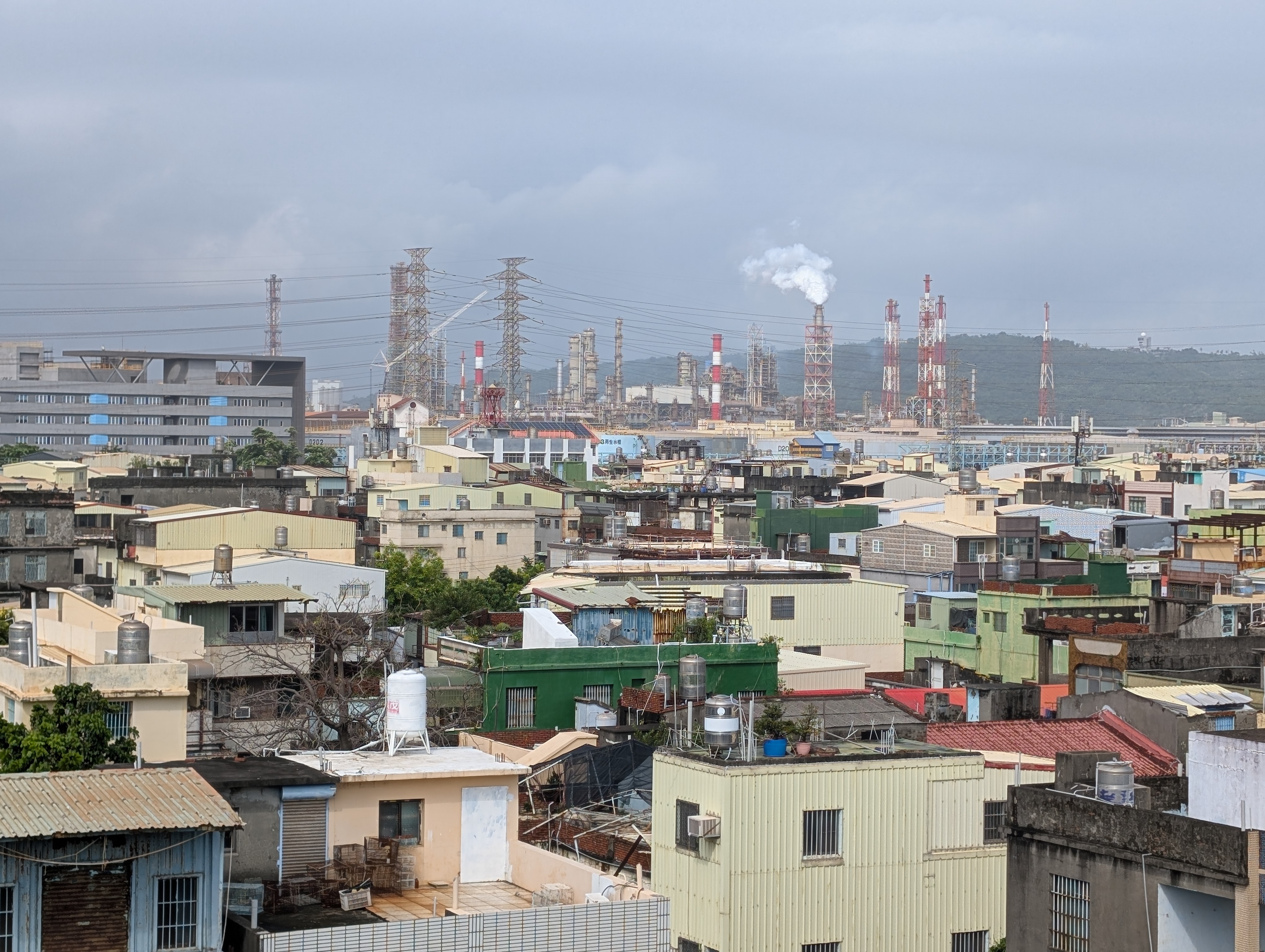 桃園、台南石化空污風險高 85%居民住在距離石化設施不到5公里's story cover image