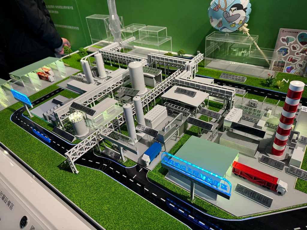 台電目標2028年試驗混氫發電20% 辦展秀智慧轉型成果's story cover image