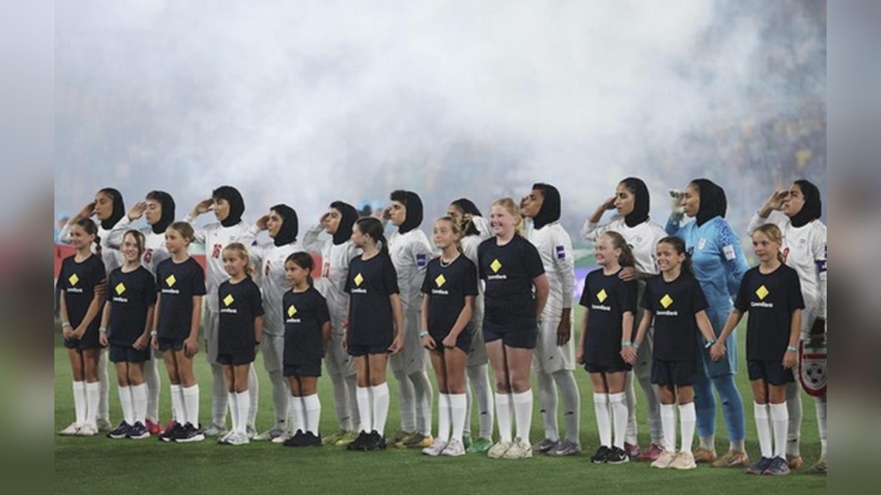 伊朗女足拒唱國歌挨批「戰時叛徒」　J.K.羅琳籲澳洲政府提供政治庇護