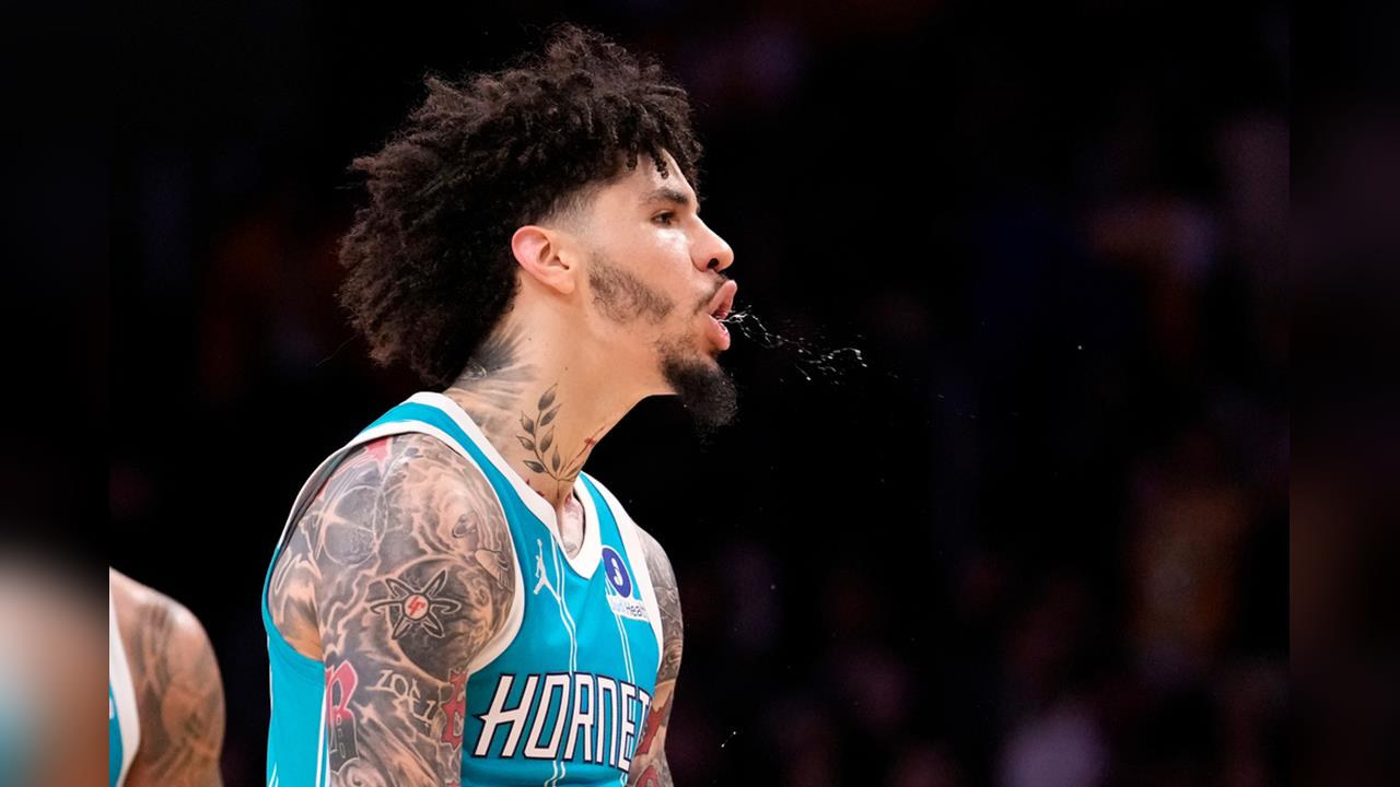 「球小弟」為「球大哥」出一口氣！狂砍9記3分球率黃蜂逆轉勝湖人