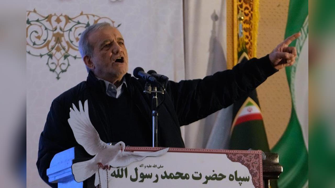 伊朗內鬨？傳總統不滿革命衛隊升高衝突　示警「經濟幾週內崩潰」